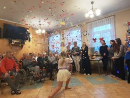 Rozdanie paczek mieszkańcom Bytomskiego Centrum Wsparcia, 23.12.2025